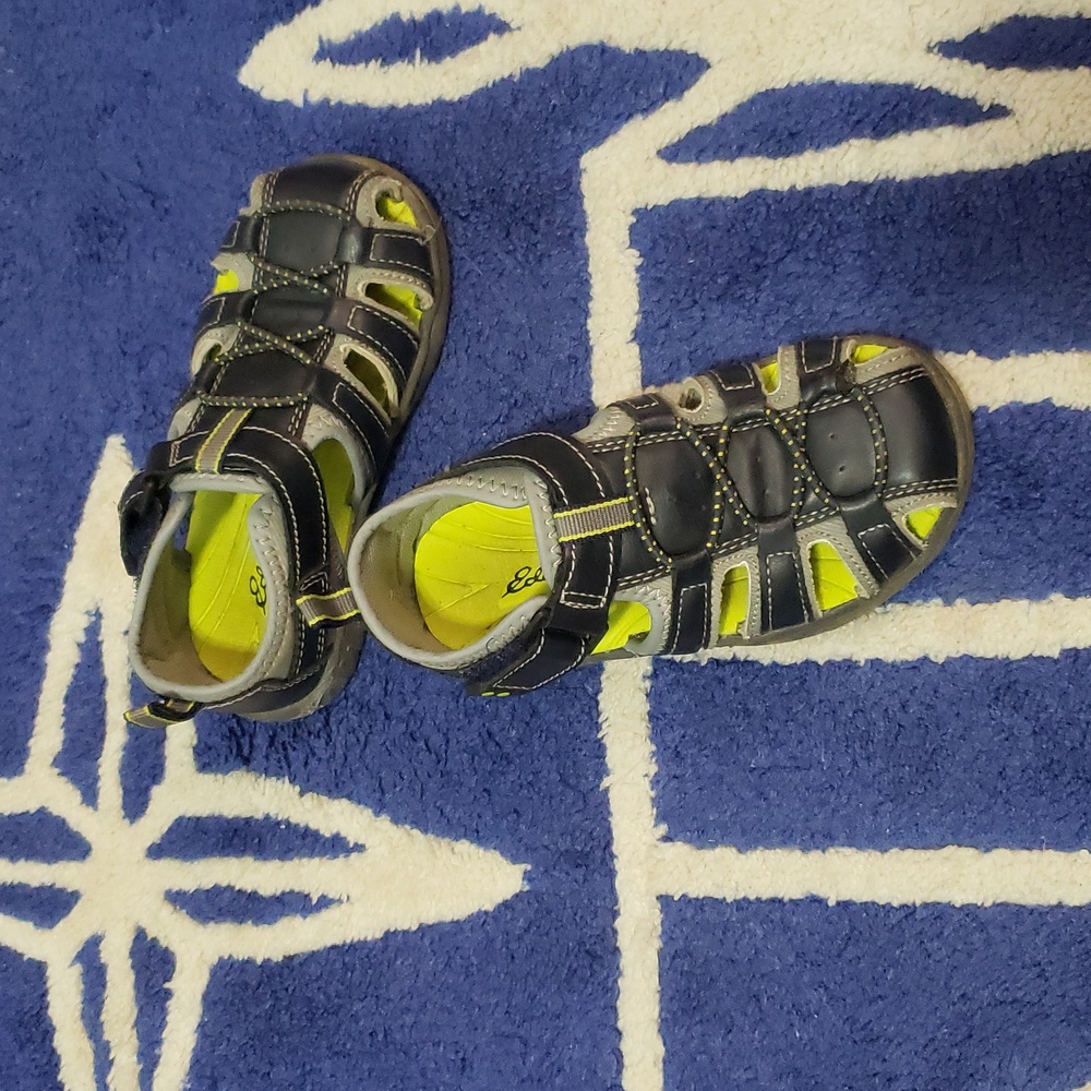 Eddie Bauer size 8 toddler sandal